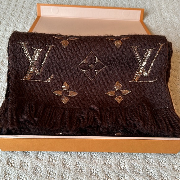 Louis Vuitton Scarf Gold Brown Logo Mania Monogram Winter Season preloved - Picture 12 of 13